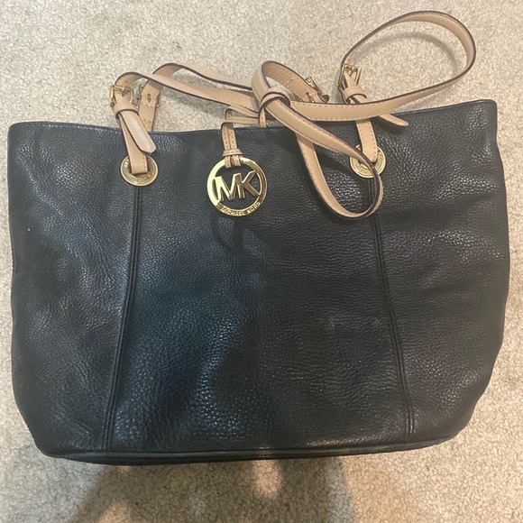 Michael Kors tote - Picture 1 of 4